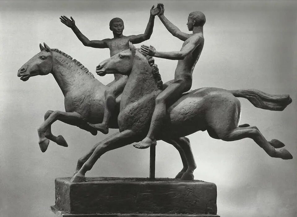 Объединение скульпторов. Объединение скульпторов. Объединение скульпторов. Пламя революции скульптура. Выставка в москве трио скульпторов.