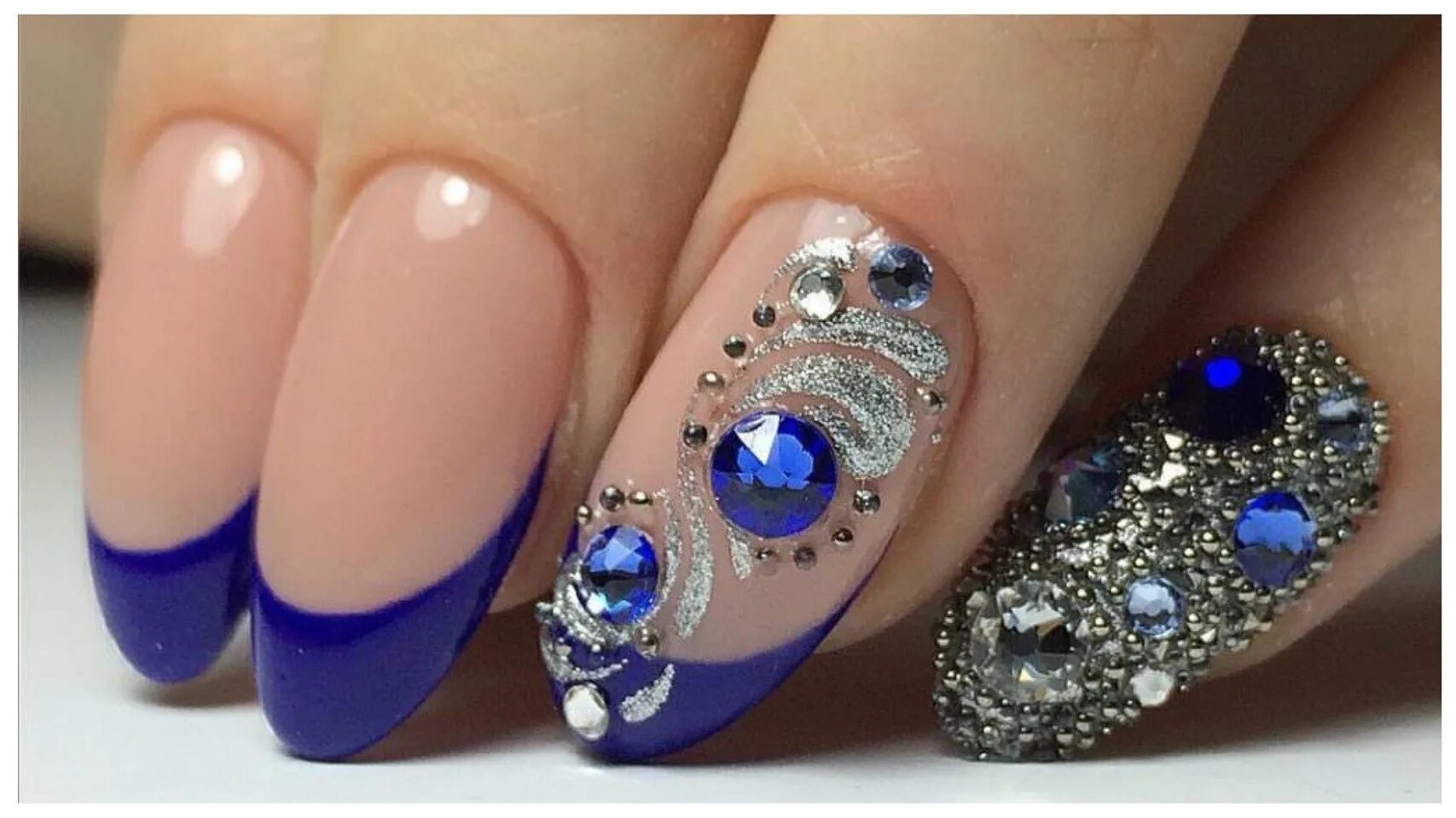 Маникюр с камушками. Шикарные ногти. Ногти со стразами. Красивые ногти со стразами. Ногти с камнями и стразами.