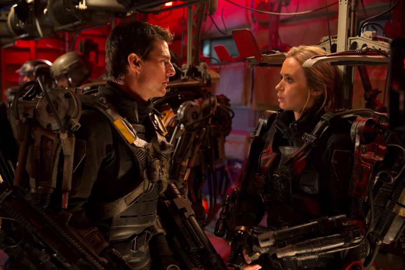 Грань будущего дата выхода. Грань будущего (edge of tomorrow) 2014. том круз 2014 грань будущего. эмили блант грань будущего. грань будущего фильм 2014 уильям кейдж.