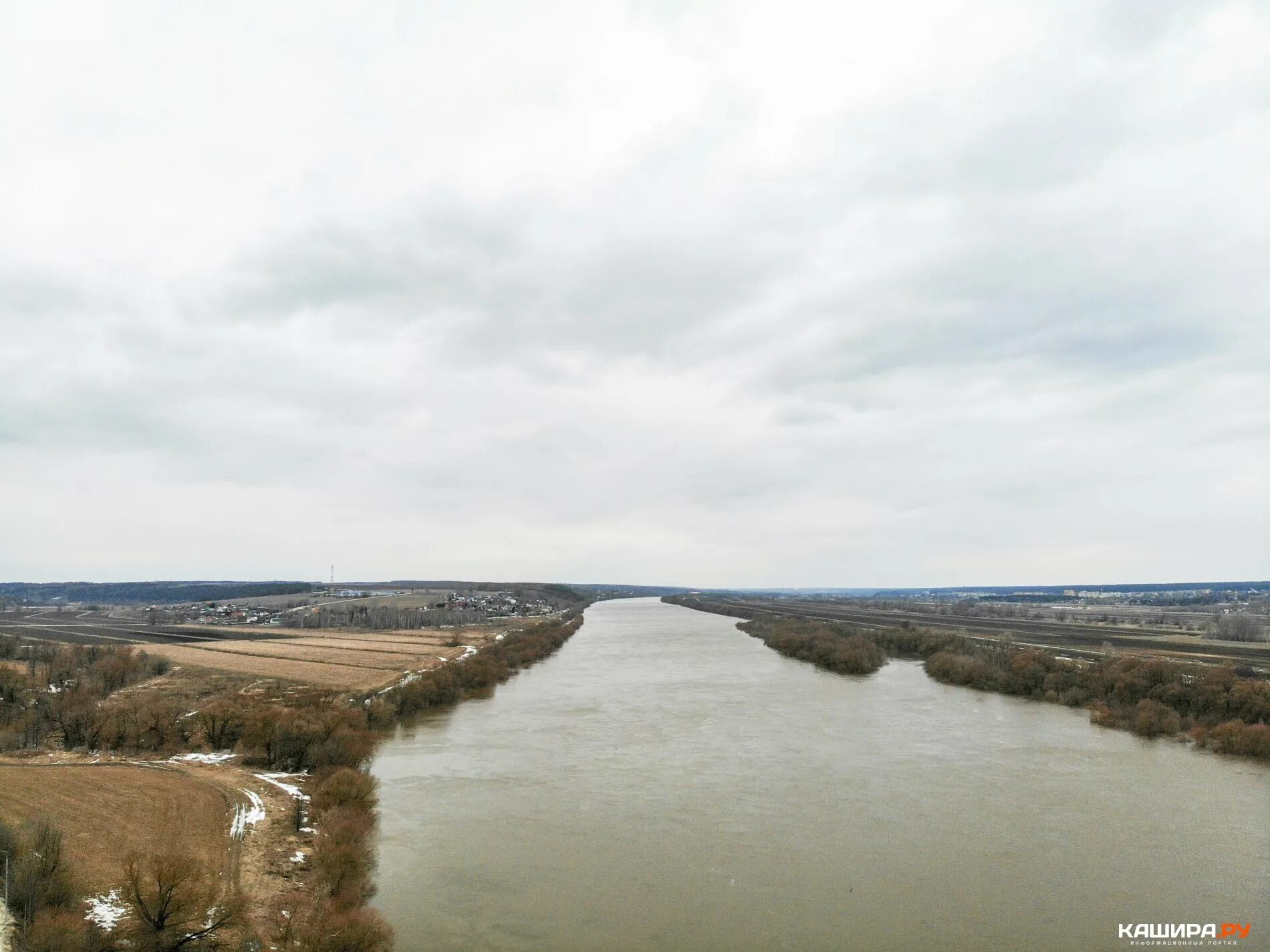 Уровень воды в реке ока в орле. Река Ока Кашира. В Кашире разлив на реке Ока. Река Ока в городе Озеры. Разлив Оки в 1970 Кашира.