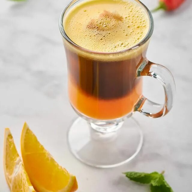 коктейль с апельсином. бамбл кофемания. бамбл коктейль с кофе. бамбл апельсиновый горячий напиток фото. бамбл кофе с апельсином.