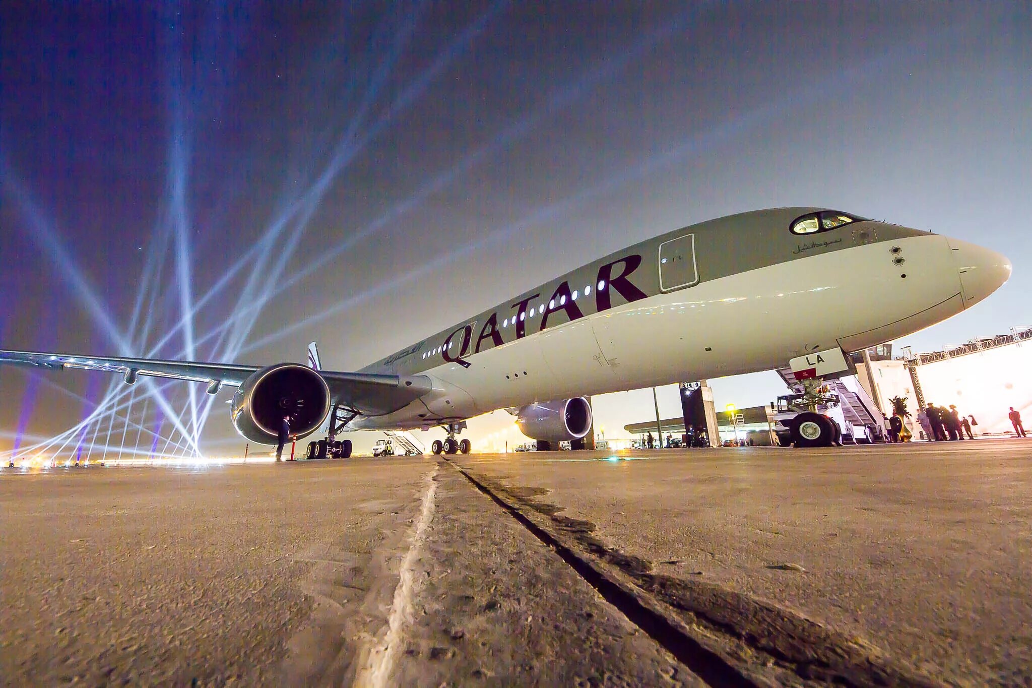 Airbus a350 Qatar Airways. Airbus a350 Wallpaper. Qatar Airways Wallpaper. Самолет 2015