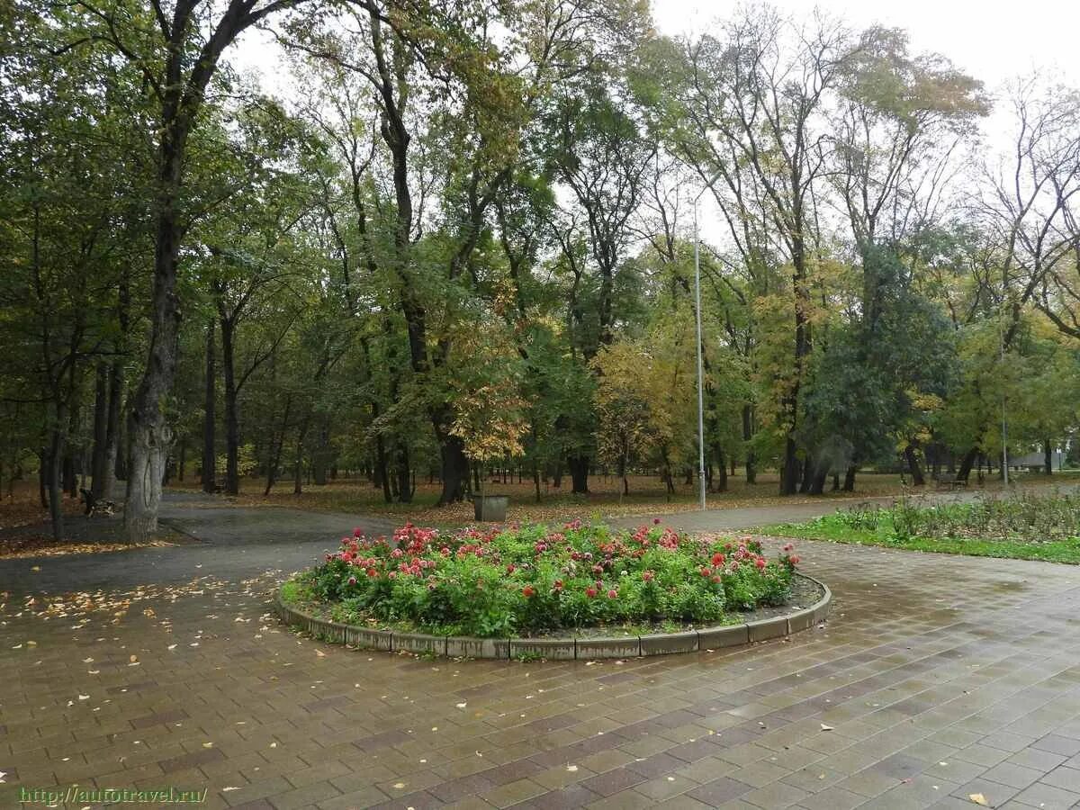Нальчик парк атажукинский парк. Парк аттракционов, нальчик, проспект шогенцукова. Атажукинский сад кабардино-балкария. Сквер столетия нальчик. Нальчик карусели долинск.