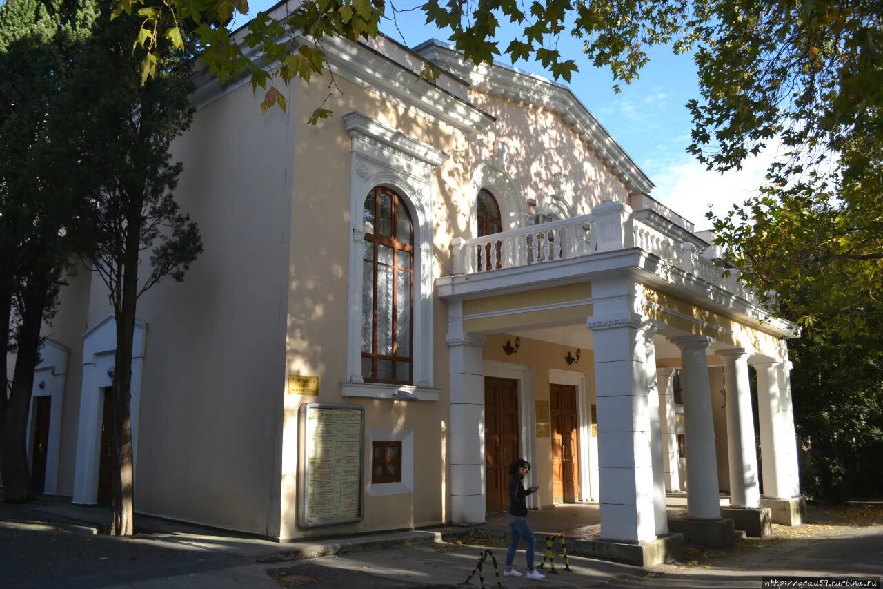 театр чехова ялта. театр имени чехова ялта. ялтинский театр имени а. ялтинский театр имени а п чехова. чехова, ялта.