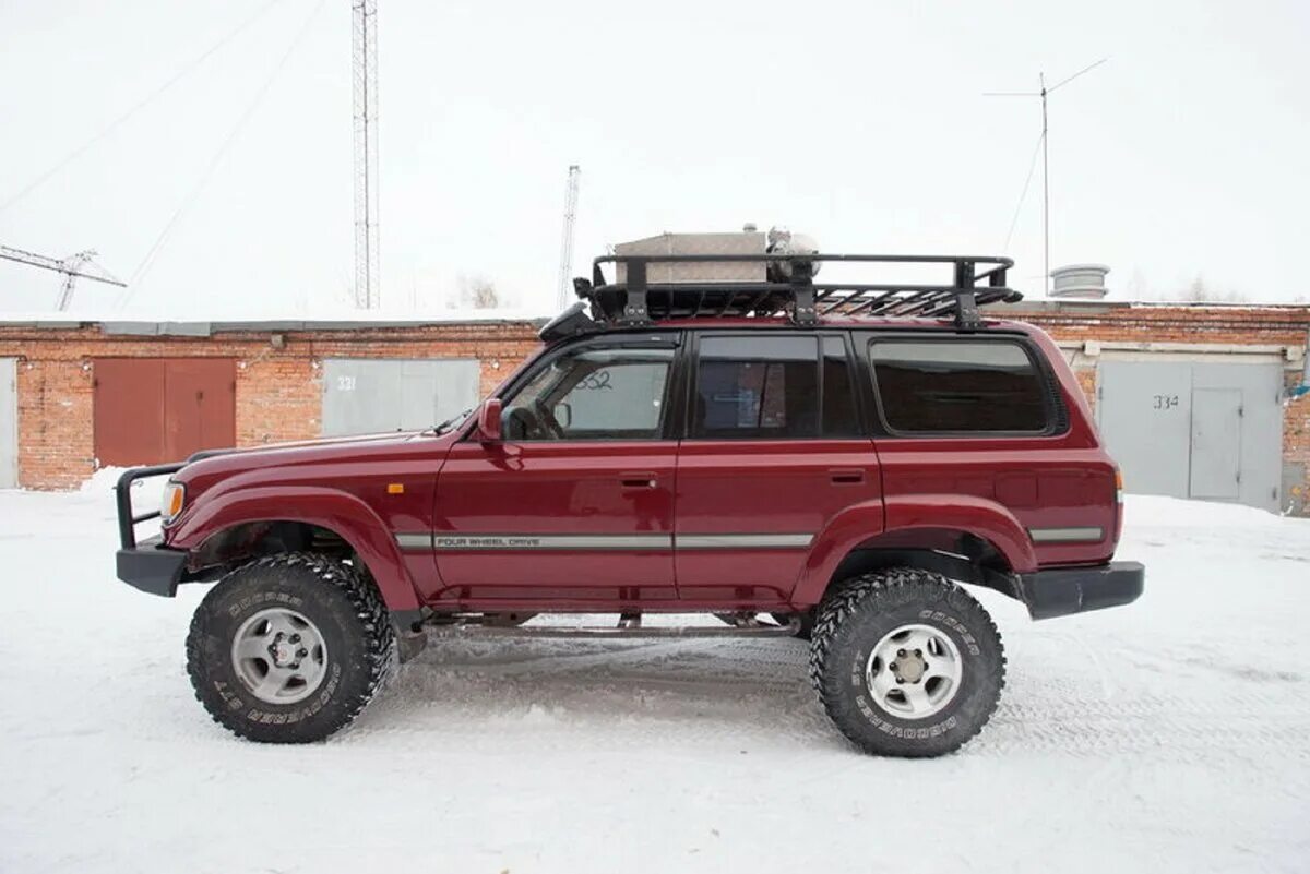 Масло ленд крузер 80. Toyota Land Cruiser 80 красный. Тойота ленд Крузер 80 бордовая. Ленд Крузер 80 лифтованный красный. Крузак 80 в рапторе.