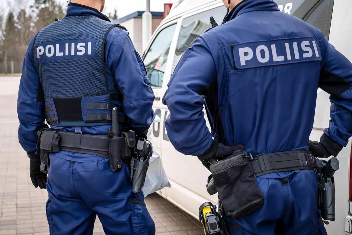 Безопасность финляндии. Полиция Финляндии. Финская полиция. Форма полиции Финляндии. Форма финских полицейских.