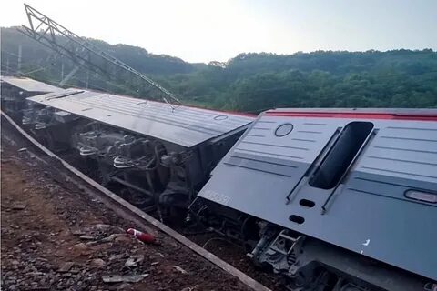 Вагон в поезде упали