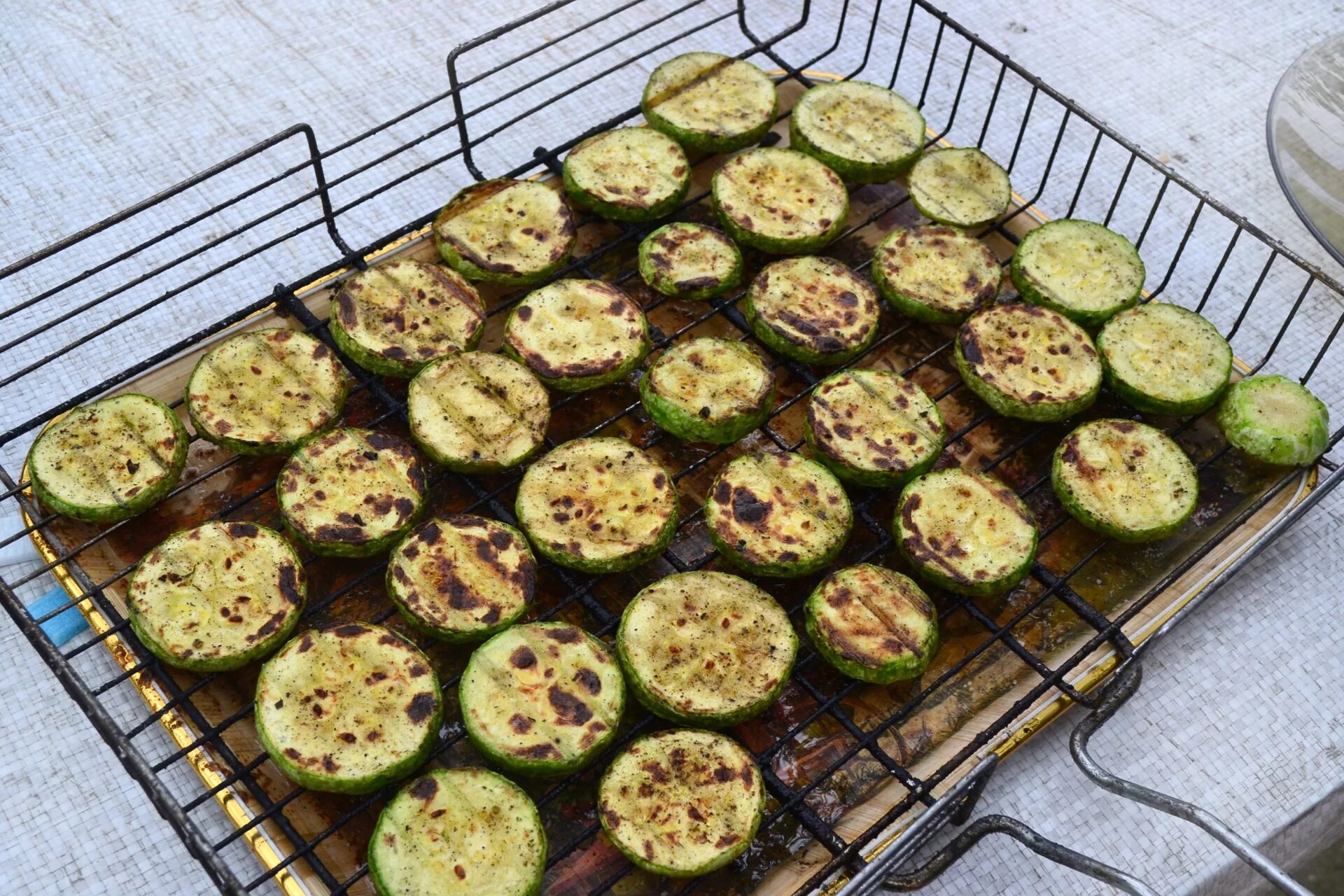 Кабачки по-деревенски с чесноком и сыром в духовке. 10 минут и готово Кулинария,