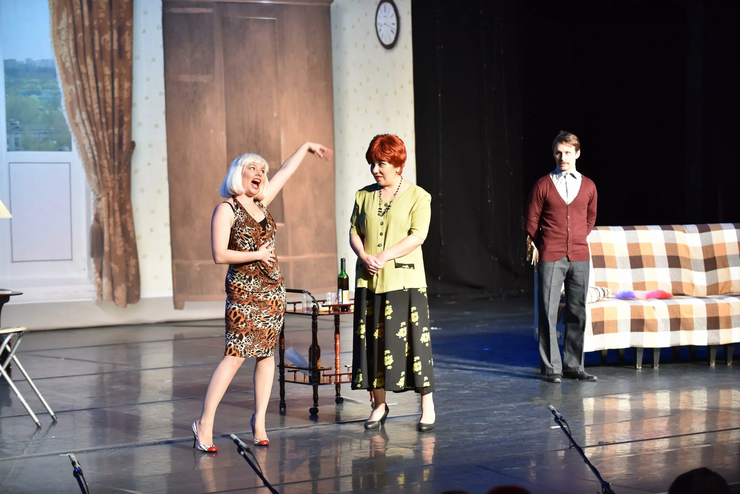 Мария кравченко подыскиваю жену. Мария кравченко в спектакле подыскиваю жену. Спектакль жена недорого. Спектакль жена недорого. Спектакль федункив подыскиваю жену.