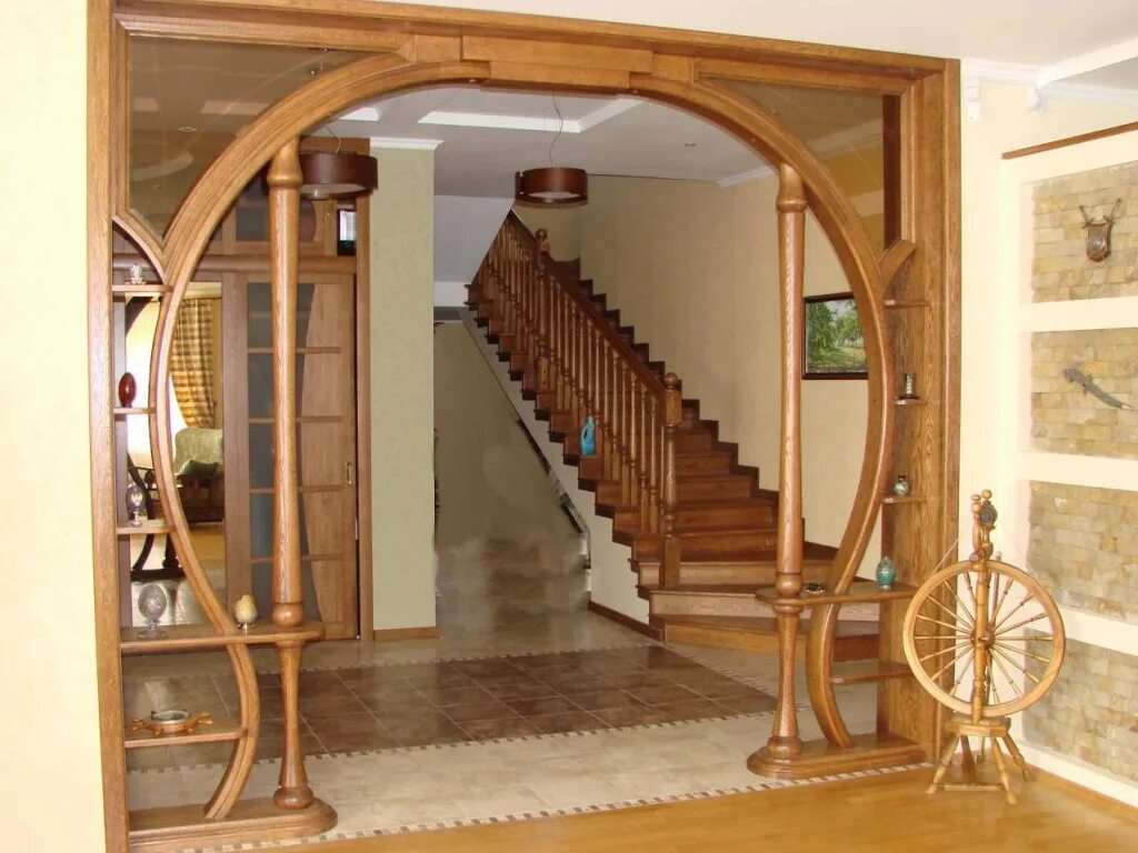 Дверная деревянная арка