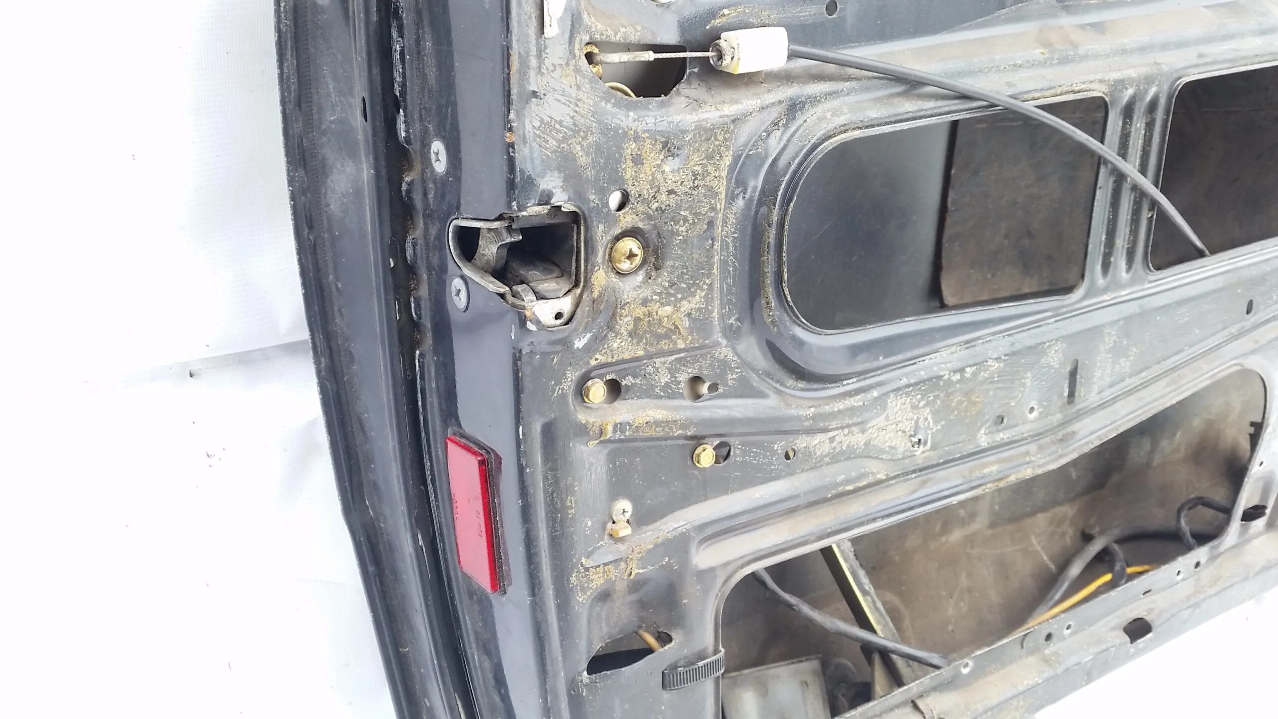 W124 дверь водительская. W124 e300. Дверь мерседес 124. Шумоизоляция дверей w124. W124 mercedes дверь.