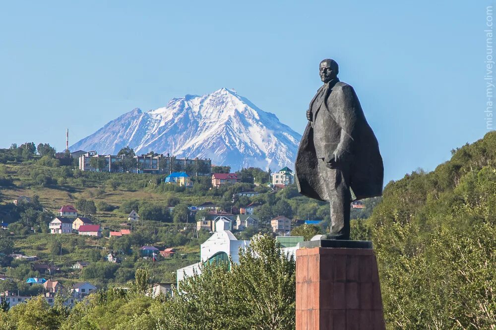 Петропавловск камчатский люди. Памятник ленину петропавловск-камчатский. площадь ленина петропавловск-камчатский. памятник ленина в городе петропавловске-камчатском. памятник ленину на камчатке.