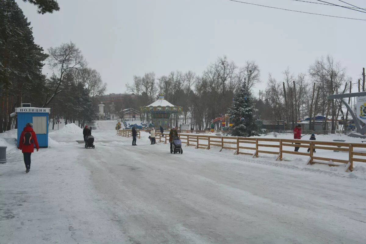 Каток набережная расписание. Каток на набережной Хабаровск. Каток на набережной Хабаровск 2022. Каток на горьком в Хабаровске. Каток в парке на набережной Хабаровска.