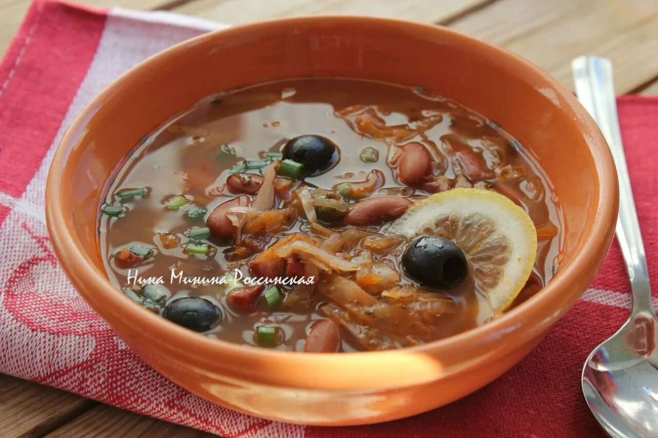 Солянка с фасолью. Солянка с картошкой и фасолью. Суп фасолевый из консервированной красной фасоли. Суп азу. Солянка с фасолью.