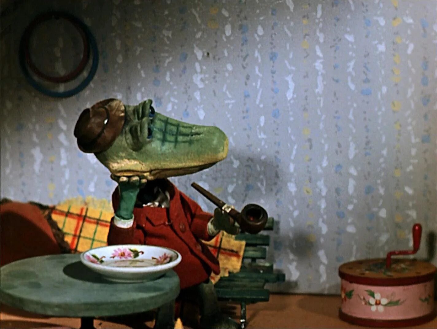 Крокодил гена мультфильм 1969 чебурашка. Гена 1. Гена 1. Крокодил гена играет на гармошке. Герои сказки чебурашка и крокодил гена.