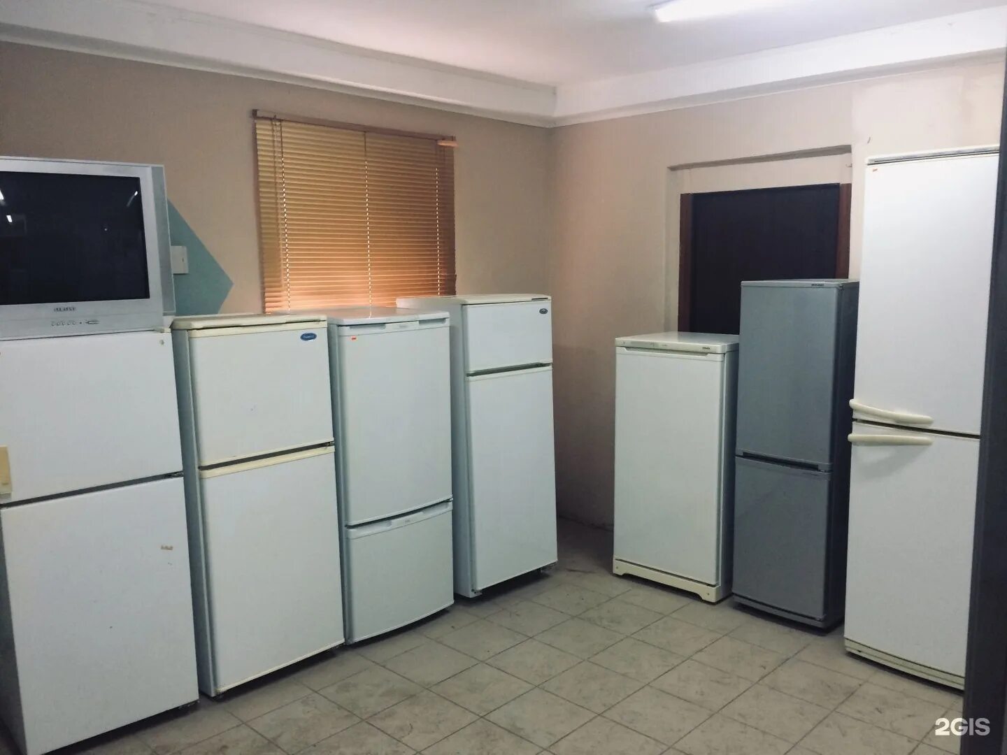Холодильник б/у. Много холодильников б/у. Холодильник в Алматы. Купить холодильник бу на Отрадном.