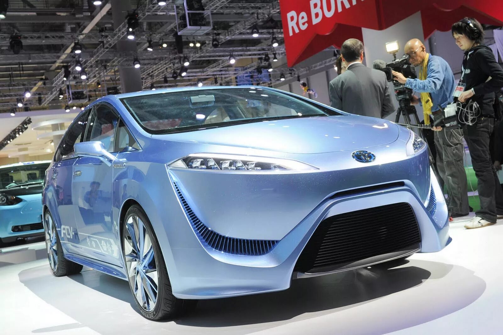 Тойота новая казахстан. Тойота fuel Cell. Toyota FCV R. Тойота Приус 2020 Япония. Тойота Мирай концепт.