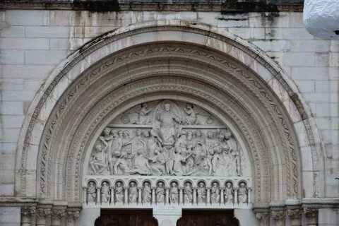 Tympanum латынь
