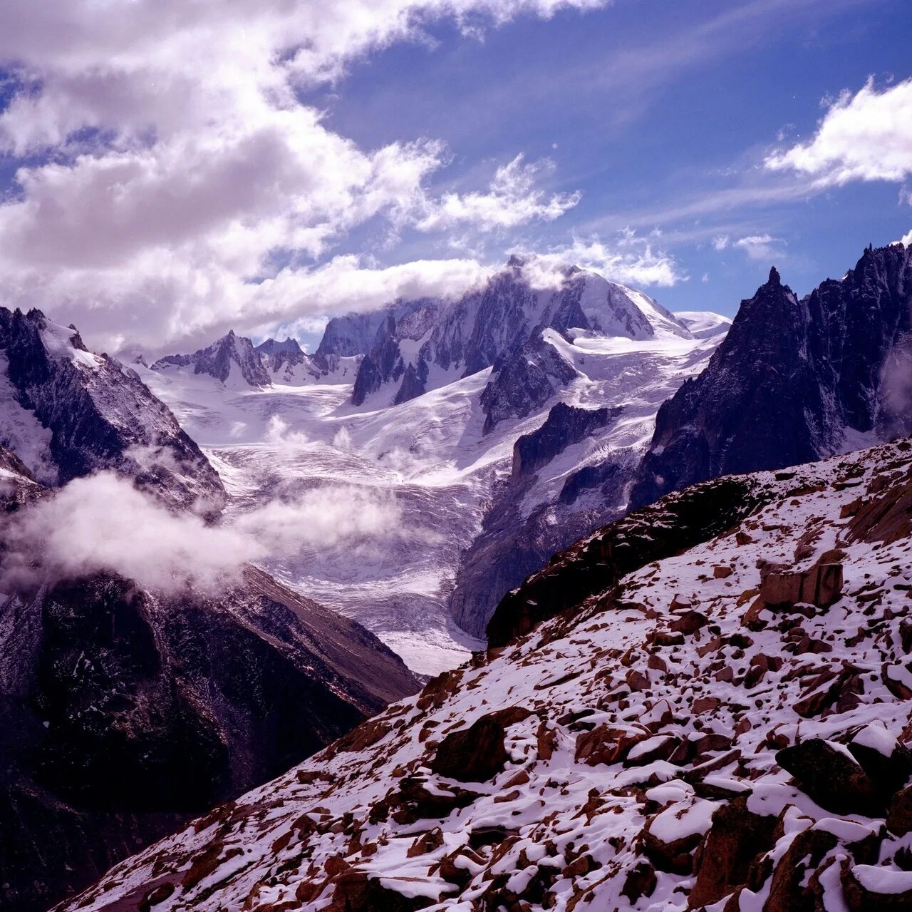 Mountain ancient mountain. Горная цепь горы Куньлунь. Горы Манараи. Худанский хребет. Гористый Кряж.