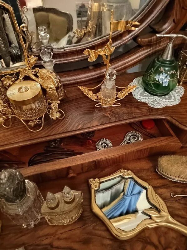 три века парфюмерии. фото с выставки в усадьбе люблино три столетия парфюмерии. три века парфюмерии. три века парфюмерии. три века парфюмерии.