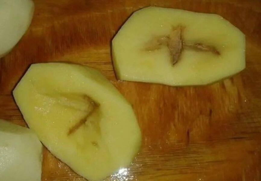 Причины внутри нас самих снаружи только оправдания. Картофель черный внутри. Полый внутри. Почему в нутри. Причины внутри нас снаружи только оправдания.