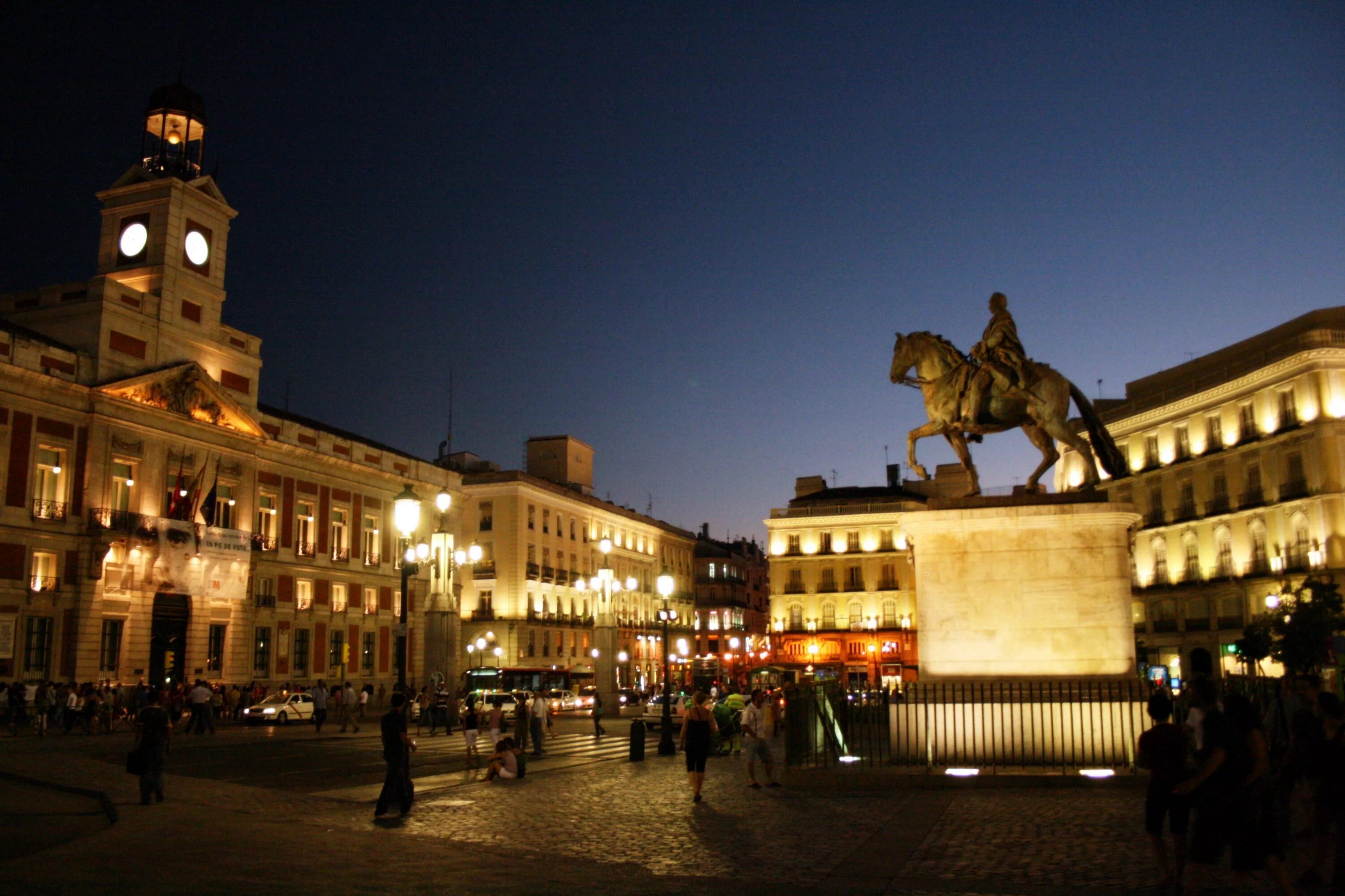 Пуэрта дель соль в мадриде. Puerta del sol мадрид. Пуэрта дель соль в мадриде. Площадь пуэрта-дель-соль в мадриде 19 век. Площадь пуэрта-дель-соль.