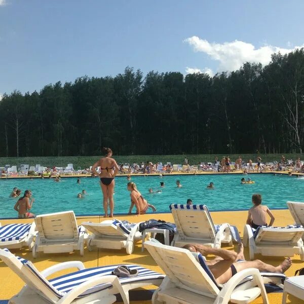 Бассейн в новосибирске отдохнуть. Ремикс новосибирск бассейн в бердске. пляж ремикс бердск. открытый бассейн бердск. бассейн ремикс академгородок.