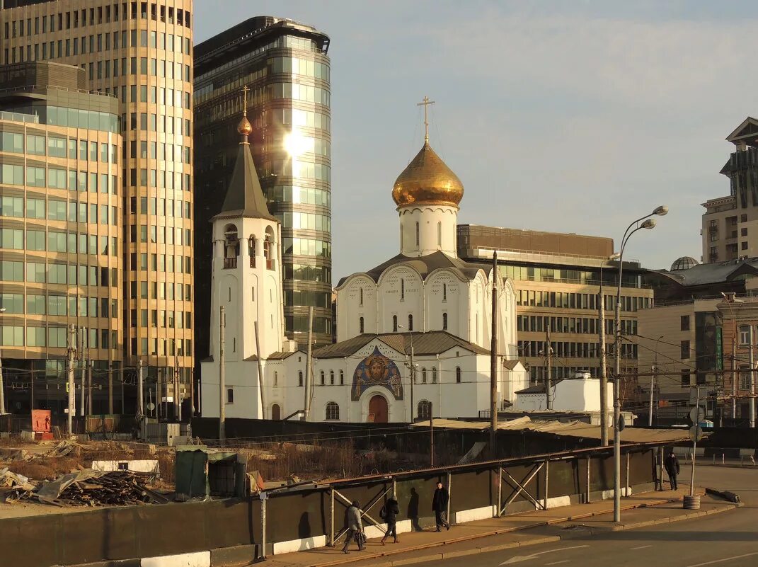 белая площадь храм метро белорусская. г москва м белорусская. белорусская станция снаружи. белая площадь на белорусской. храм метро белорусская.