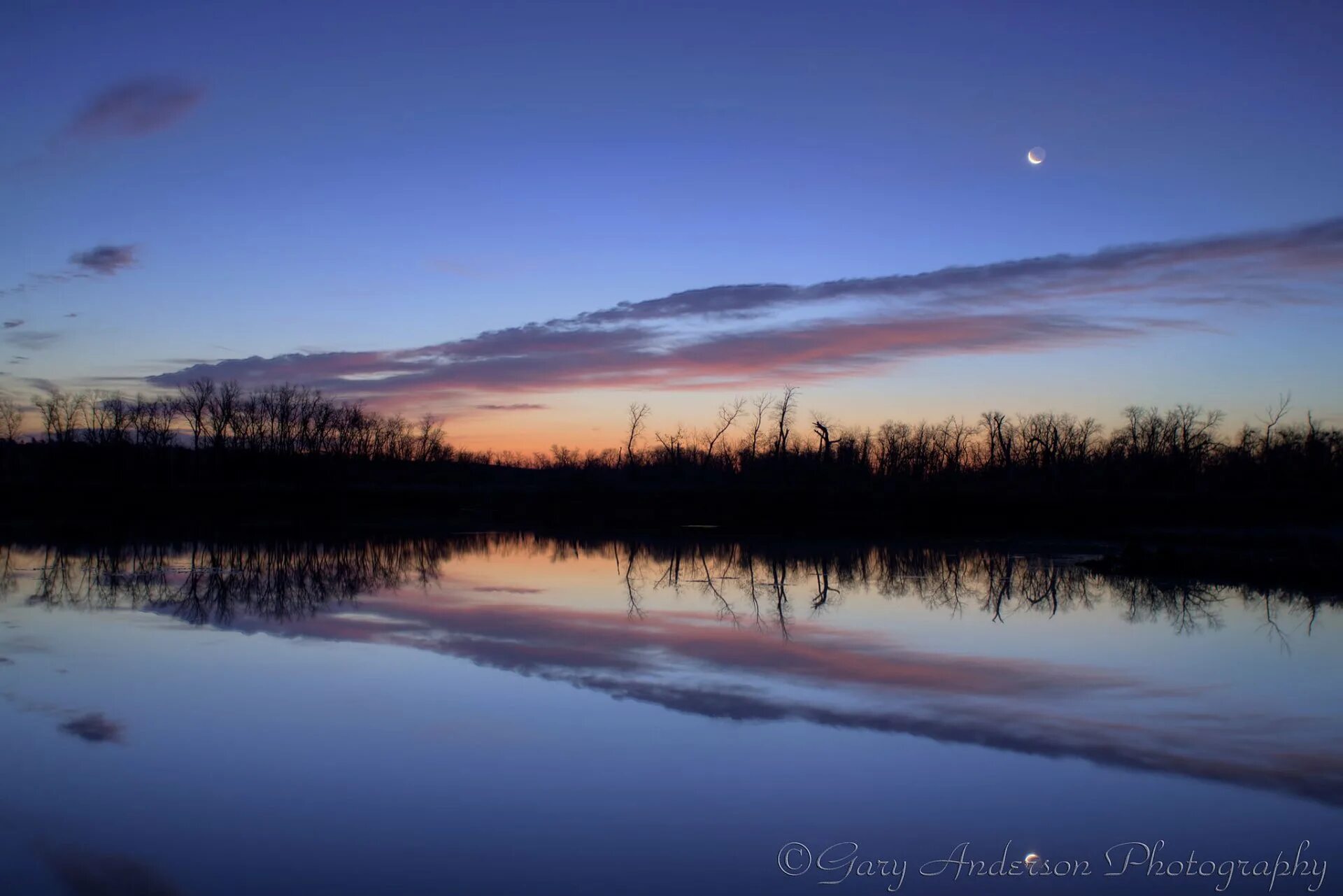 Озеро зеркальное нижний новгород автозавод. Тихая гладь реки. Спокойный пейзаж. Новобиккулово картинки. Озеро панорама.