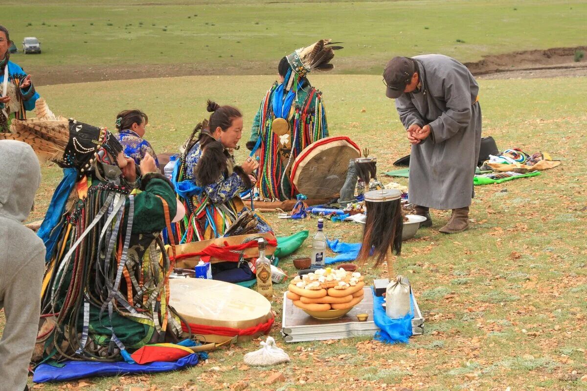 Что говорят о шамане. Бурятский шаман. Фестиваль шаманы. Тувинский шаман тюлюшевич. Шаман зимой.