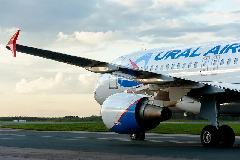 Самолет уральских авиалиний в мин Водах. A320 Ural Airlines. Авиакомпания полетели