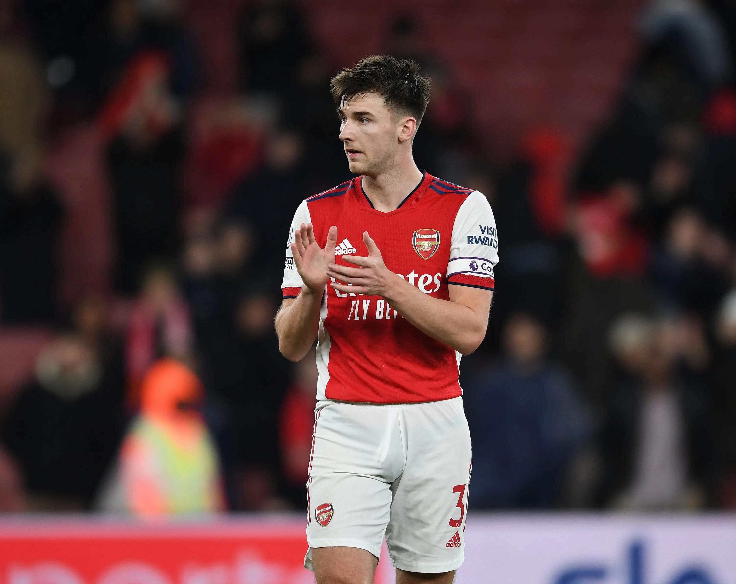 Тирни футболист. Киран Тирни. Kieran Tierney Arsenal. Киран МАКВАРРАС. Киран Тирни футболист.