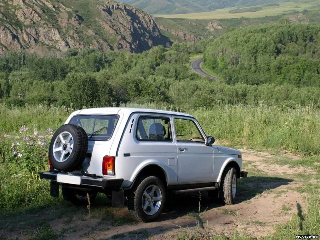 нива 1997 пол урбан. Lada ваз 2121 4x4 2015. нива 2121 красная. ваз 2121 1985 сток. ваз 2121 с номером.