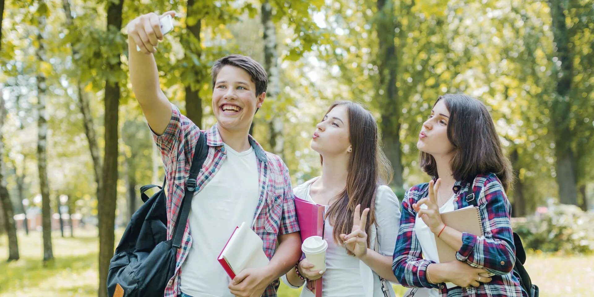 Student park. Молодежь в парке. Счастливые студенты. Студенты в парках. Радостные студенты.