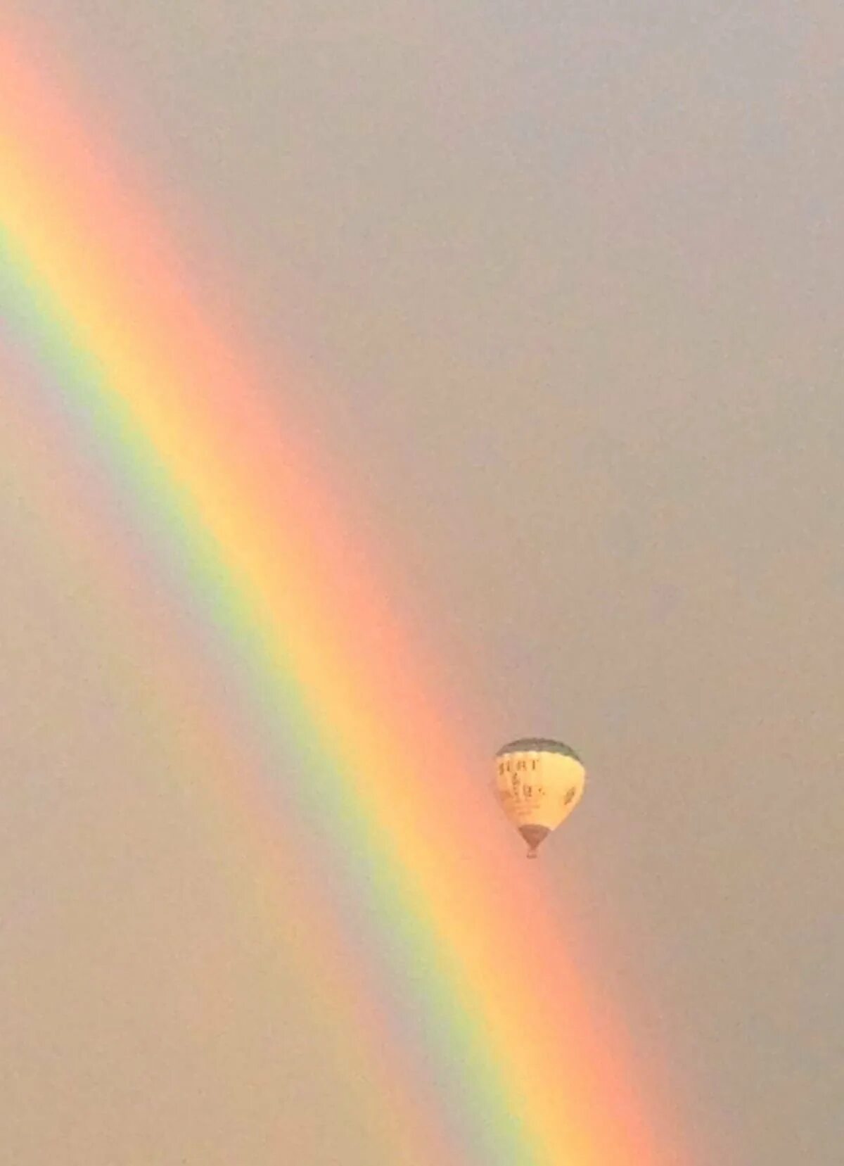 Яркий фон. Яркая эстетика. Радуга в природе. Красивая радуга. Радуга 56.