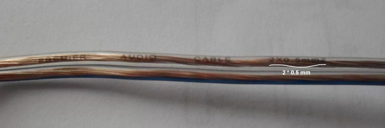 провод с полоской. черный провод с белой полоской. черный провод с белой полоской. черный провод белый провод плюс минус. блок питания плюс и минус провода.