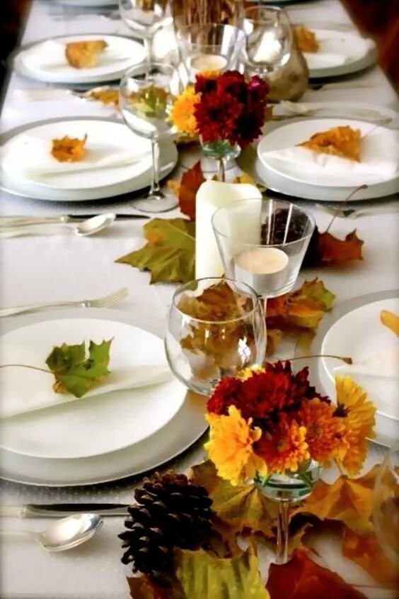 Fall table setting with pumpkin napkin fold. #fall #falltablesetting #pumpkins #