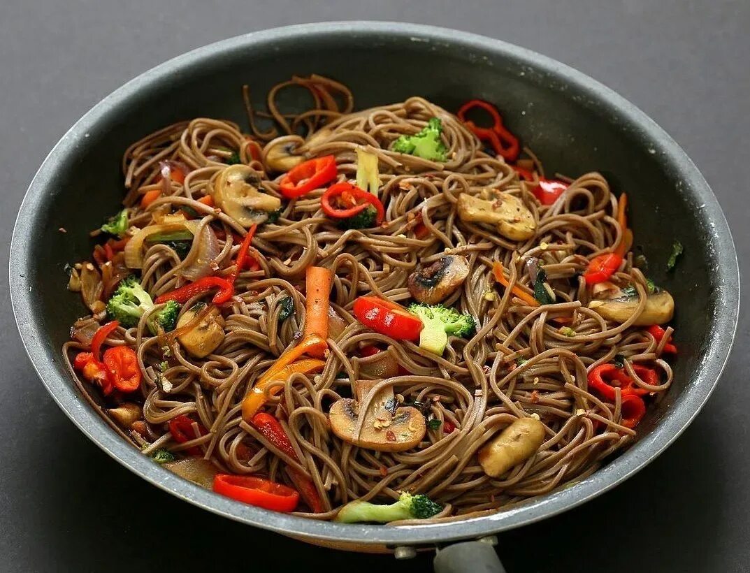 Японская лапша соба. Soba гречневая лапша. Япония тошикоши-соба. Лапша соба нудл. Udon noodle bar