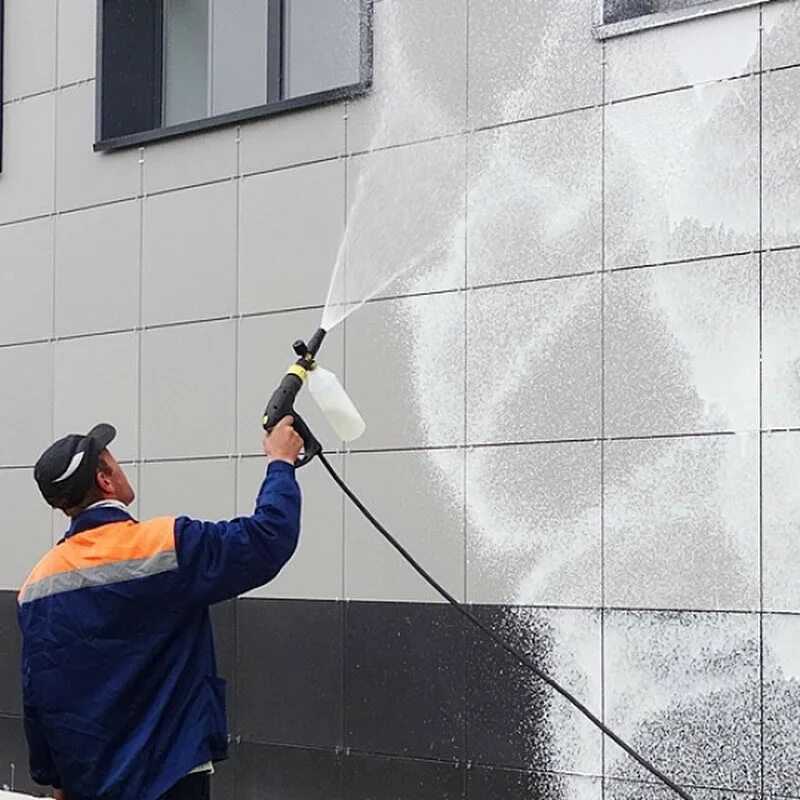 Мытье фасадов остекления;. Промышленный альпинизм. Мойка фасада здания альпинистами. Мойка окон и фасадов альпинистами. Мойка фасадов с автовышки.