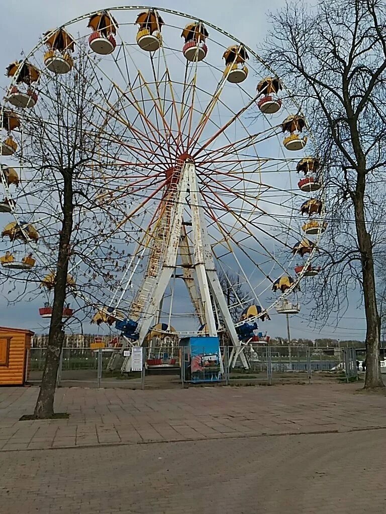 Дирекция парков тверь. Горсад и парк Тверь. Горсад Тверь аттракционы. Парк аттракционов Тверь Горсад. Тверь аттракционы Горсад аттракционы.