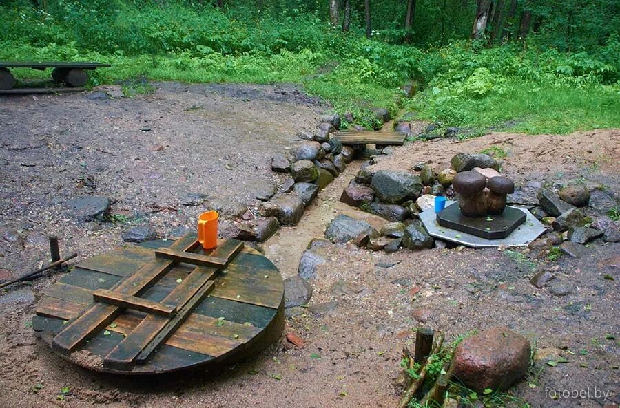 Живая и мертвая вода фото. Святой источник серебряный станица шапсугская. Живая и мертвая вода фото. Мертвая вода в природе. Колодец с живой водой.