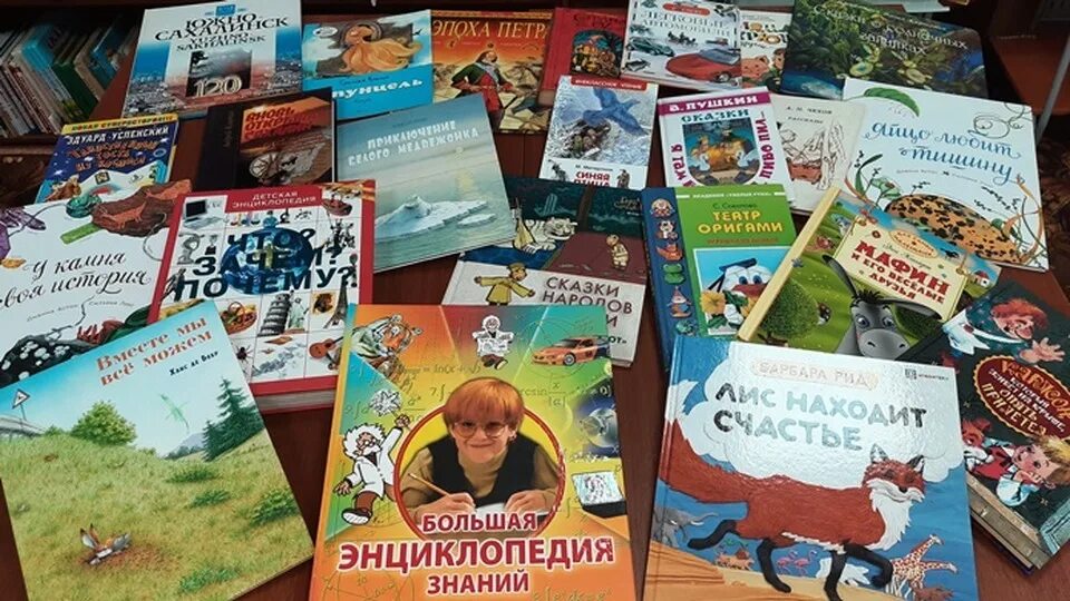 Интересные книги для мальчиков 8. Какую книгу подарить мальчику 8 лет. Книга для мальчика 8 лет в подарок. Какую книгу подарить мальчику 12 лет. Книги в подарок мальчику 11 лет про животных.