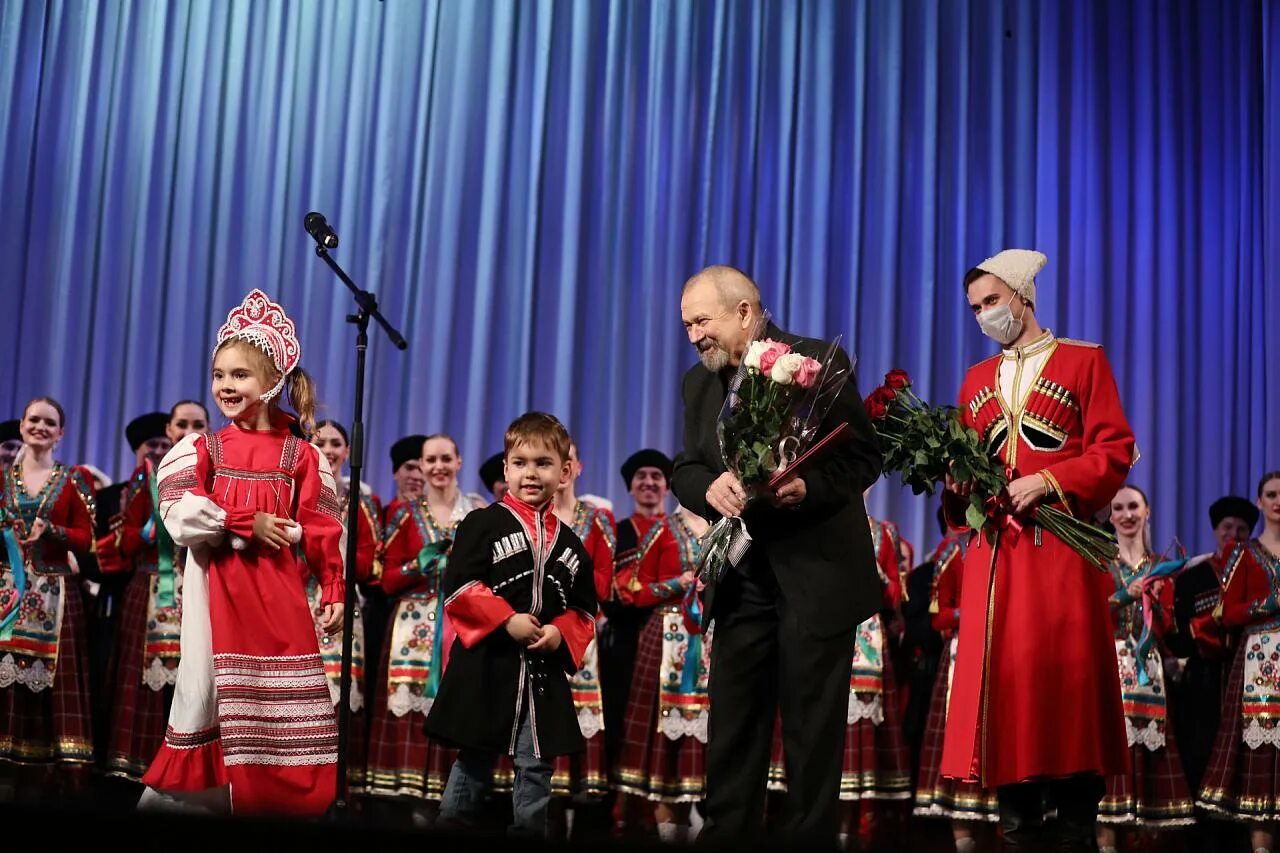 Кубанская Казачья вольница ансамбль. Казачья вольница ансамбль Краснодар. Кубанская Казачья вольница ансамбль Краснодар. Казачий ансамбль вольница.