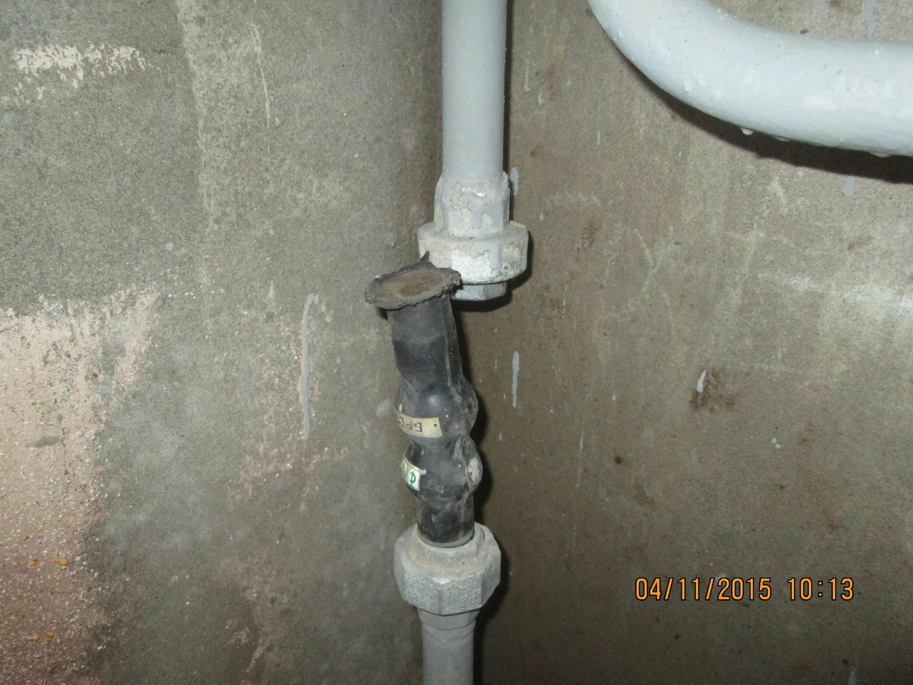 Компенсатор для металлических труб. Компенсатор линейного расширения для полипропиленовых труб. Компенсатор расширения полипропиленовых труб. Компенсатор на стояк отопления. Компенсатор на стояк отопления.