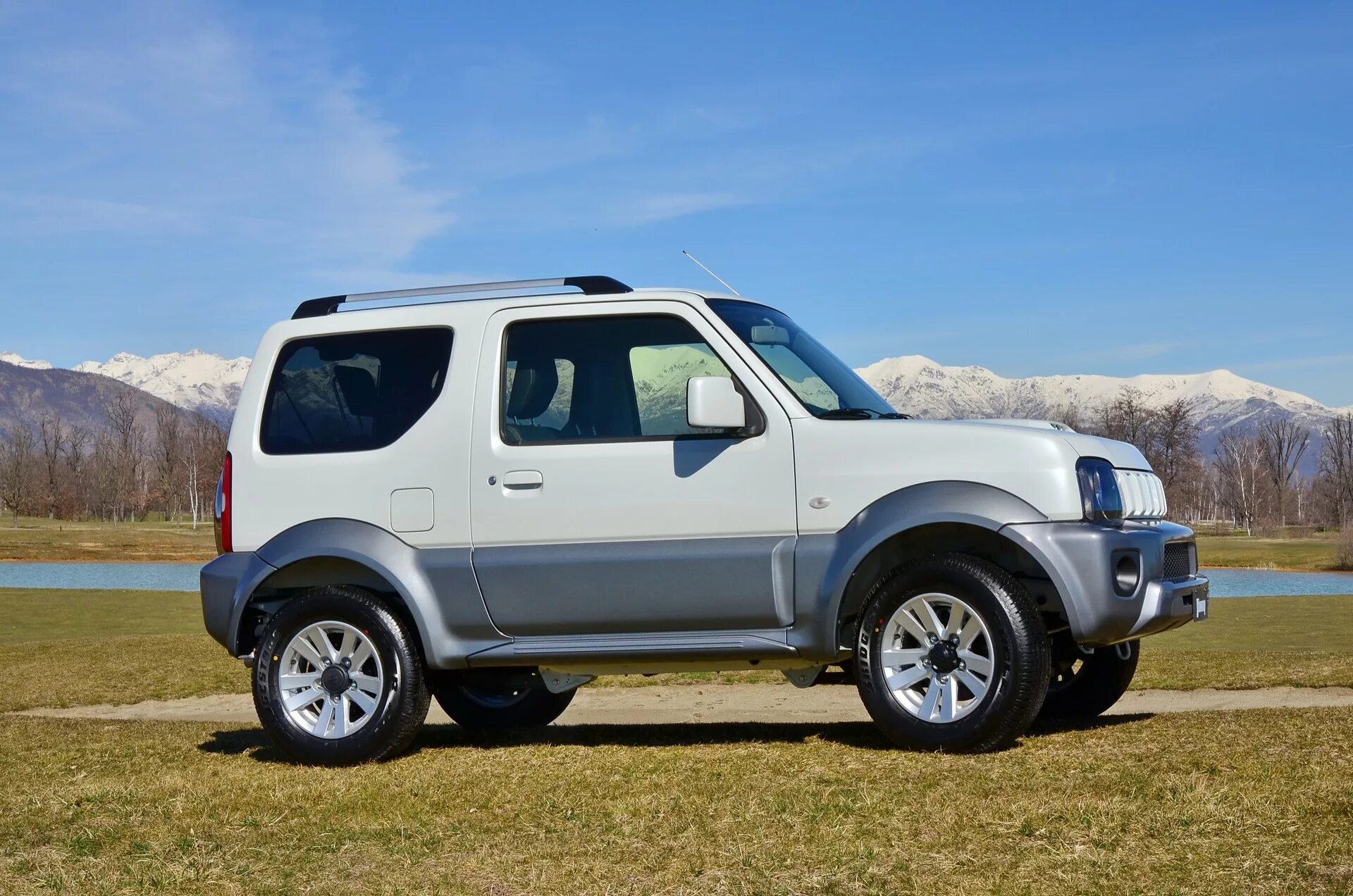 Высокие иномарки. Suzuki Jimny 2015. Сузуки Джимни 2015 год. Судзуки Джимни 2015. Suzuki Jimny 2010.