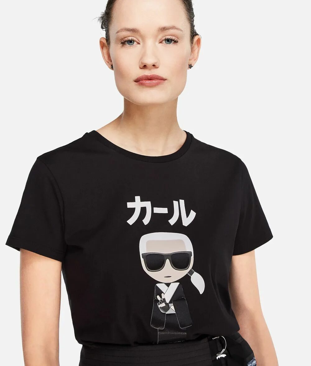 Karl lagerfeld tokyo. Лагерфельд Токио. Футболка Karl Lagerfeld пестрая.