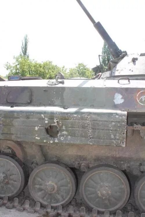 Пробитые бмп. Пробитые бмп. Бмп-1 кпвт. Попадание динамической защиты на бмп. Пробитые бмп.