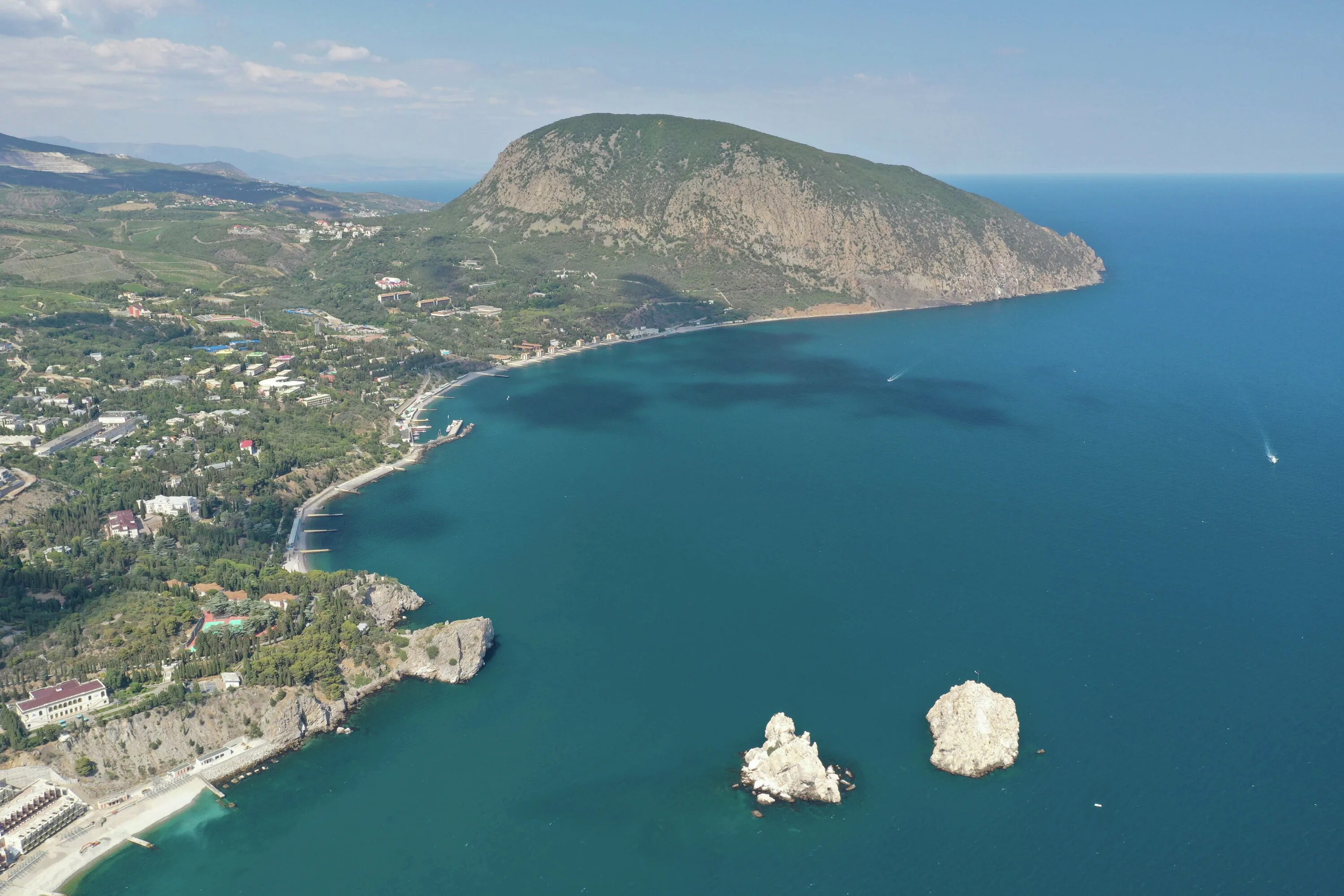 Крымский полуостров Алушта. Курортное Крым. Куда поехать в Крыму. Прическа полуостров Крым.