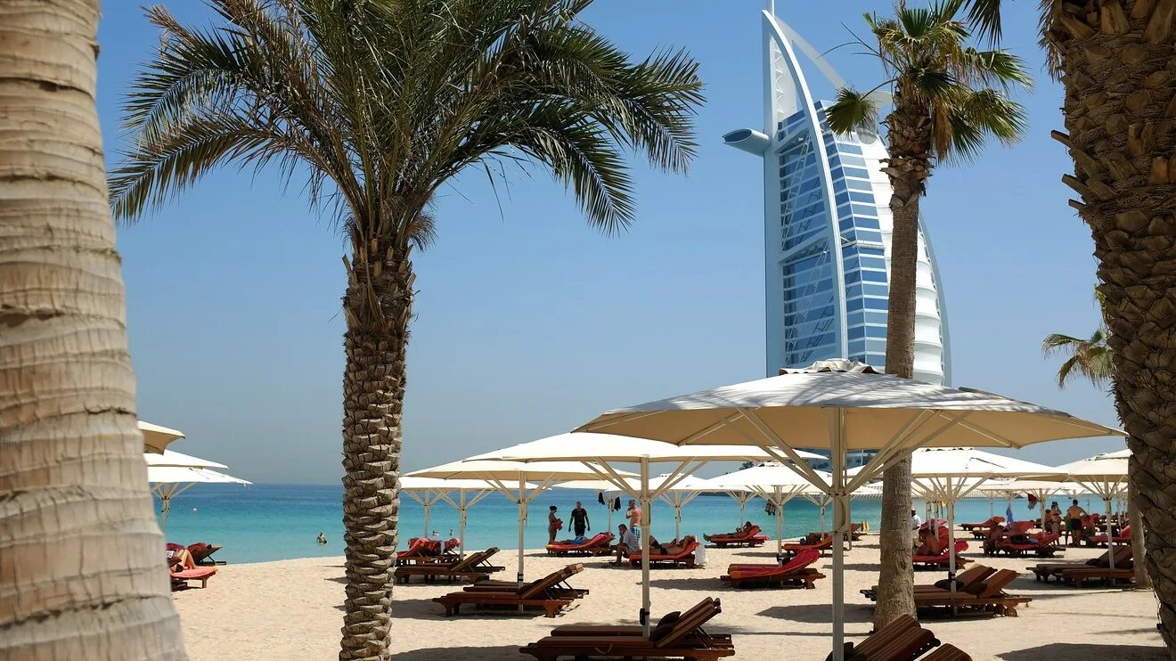 Пляж араб. Эмираты Аль Мамзар. Мадинат пляж Дубай. Пляж Аль Мамзар в Дубае. Пляж Джумейра Пальма Рива.