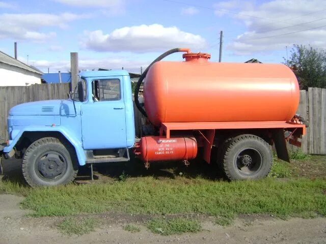 Ассенизатор зил 130 ко-520. Зил ассенизатор 6 кубов. Зил 130 ассенизатор 5 кубов. Камаз илосос 10 кубов. Ассенизаторская илосос камаз акн 20.